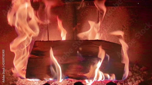 4K Close Up of Log Burning, Intense Fire Flames and Embers, Warm Campfire Glow, Cozy Atmosphere, Real Time Footage