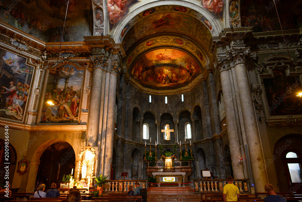 Naklejka premium Innenansicht der San Fedele Kirche in Como, Italien