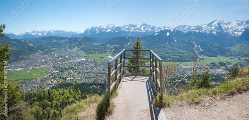 A popular excursion destination above Garmisch. viewpoint platform on the Kramer mountain.