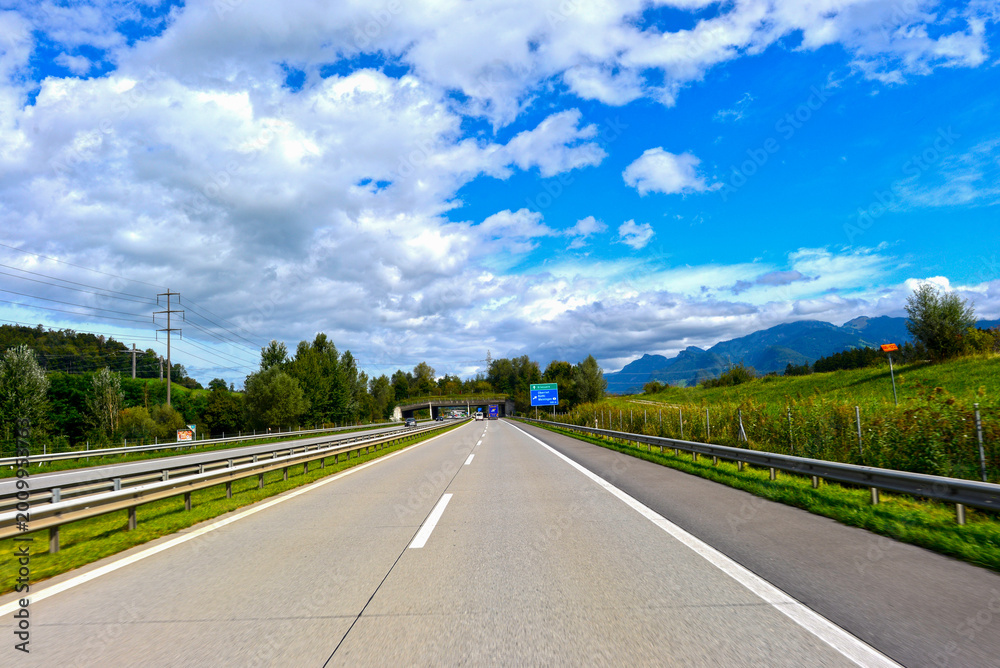 Fototapeta premium Autobahn A13 im Rheintal (Sankt Gallen, Schweiz)