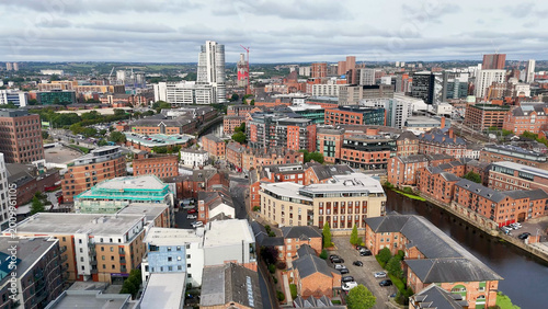 Fotografi Aerial View of Leeds Cityscape with River Aire and Mixed Architecture