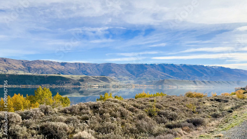 Fotografie Scenic Autumn Landscape of Lake Wakatipu with Mountains in Queenstown