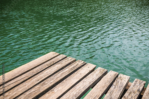 Quadro su tela Wooden pontoon pier on a natural lake with copy space