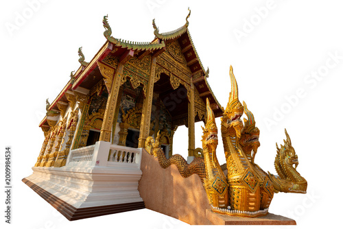 Fotografia Side view of a majestic Thai temple featuring golden Naga serpent stairs isolated on a white background