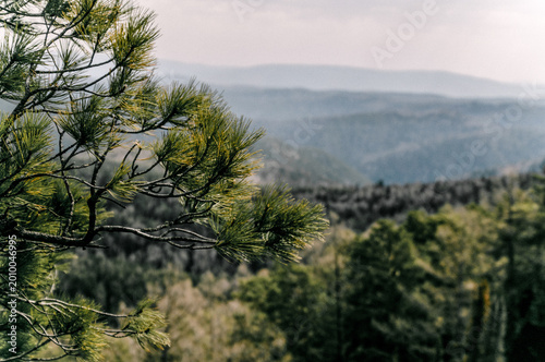 Foto Landscape of snowy Siberia Krasnoyarsk mountains, mountain range in haze summer