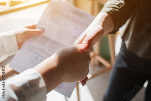 Фотография Handshake close-up