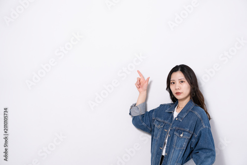фотографія ポーズをする女性