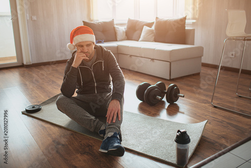 Photos Young ordinary man go in for sport at home