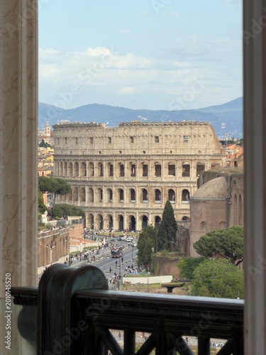 Tableau sur toile Coliseum's View form Victor Emmanuel II's Monument