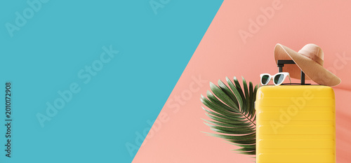 Schilderij op canvas Travel luggage with beach accessories on pink background with copy space