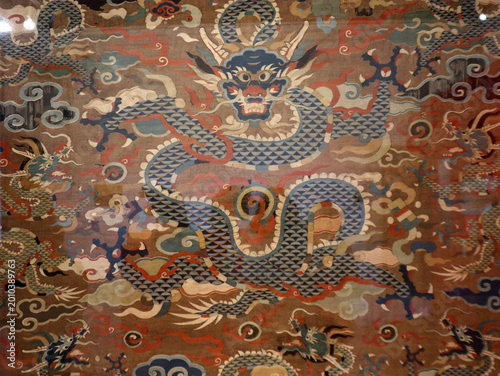 Schilderij op canvas Antico ricamo cinese su seta raffigurante un dragone imperiale blu tra nuvole st