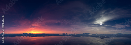 Foto Sunset and Moon Over Mirror-Like Lake With Mountain Silhouettes — Panoramic 3D R