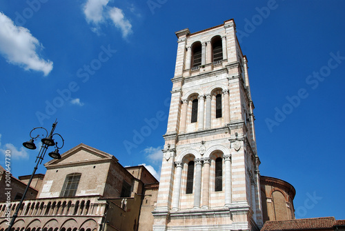 Il campanile della Cattedrale di Ferrara in Emilia-Romagna, Italia.