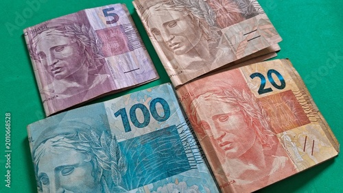 Konstfotografi Various denominations of Brazilian currency paper money arranged neatly on a vib
