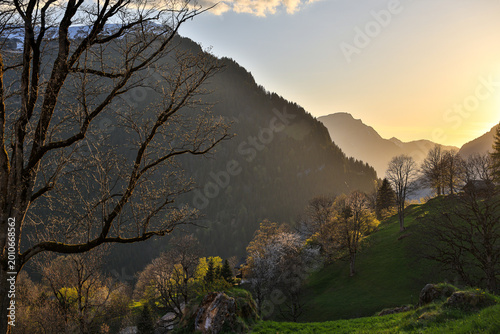Tableau sur toile a beautiful european alps valley sundown