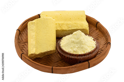 Fotografie Sulfur yellow crystals and powder isolated on transparent background