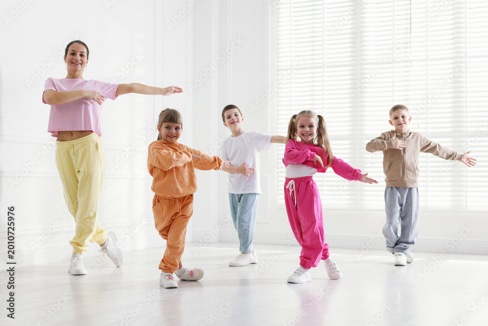 Naklejka premium Professional dance teacher training children in studio