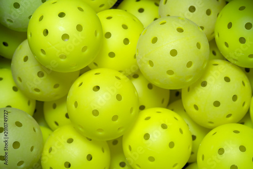 Canvastavla Many pickleballs. Pickleball is America's fastest growing sport.
