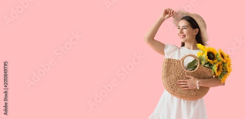 Stylish young woman in summ...
