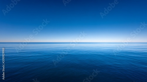 Blue Sky and Sea Horizon / 青い空と海の地平線