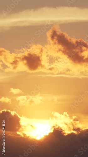 春の夕焼け空の雲_10bit_4:2:2