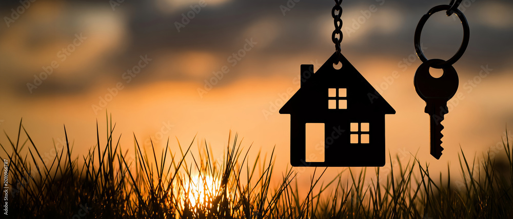 Obraz premium Real estate investment house key chain home ownership property security mortgage symbol savings hope