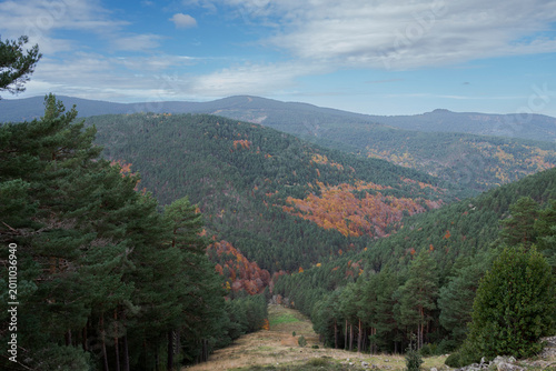 Valokuva Wide mountain landscape in Sierra Cebollera Natural Park, La Rioja, Spain, with