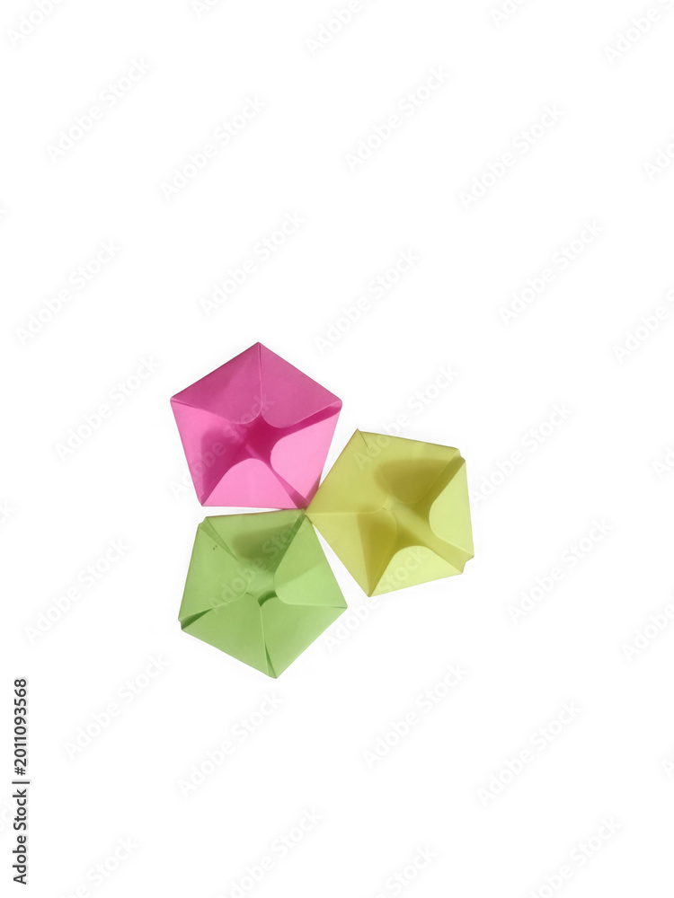 Obraz premium Flower bouquet with green leaves and pink flower