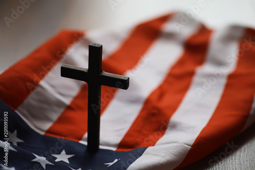 Obraz na plátně Cross on American Flag: Symbol of Faith and Patriotism in the United States