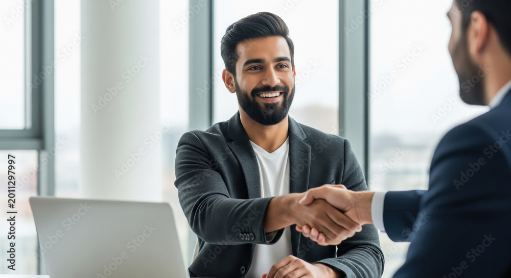 Fototapeta premium A professional handshake between businessmen symbolizes trust, partnership, and the successful closing of a business deal.