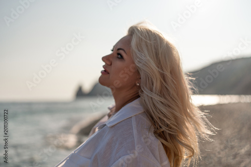 Canvastavla Woman beach sunset