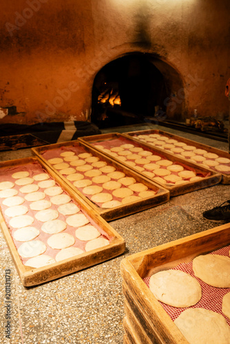 Foto oven for unleavened bread, medina souk, Marrakech, morocco, africa