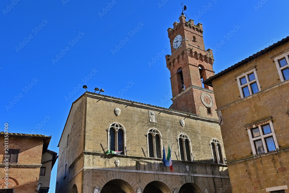 Fototapeta premium Pienza, il palazzo del Comune, Val d'Orcia, Toscana