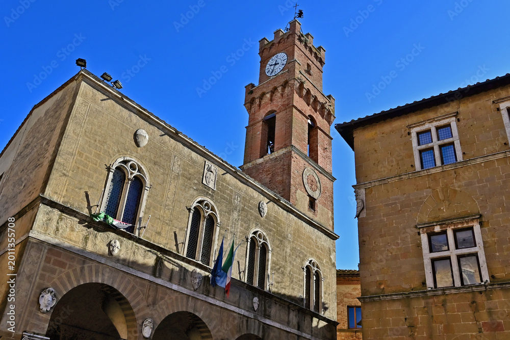 Fototapeta premium Pienza, il palazzo del Comune, Val d'Orcia, Toscana