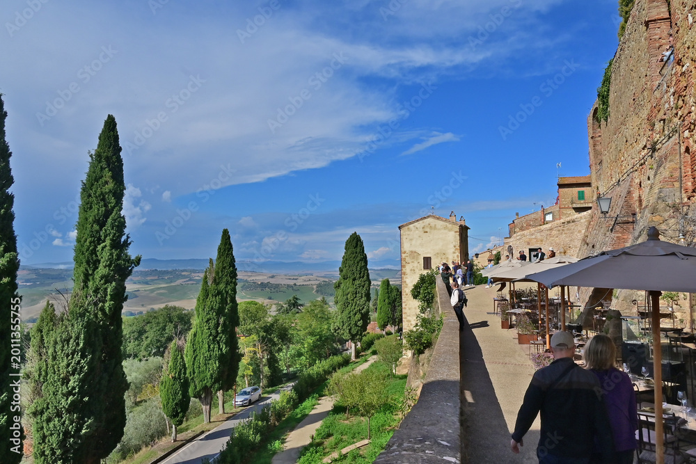 Naklejka premium Pienza, le colline della Val d'Orcia dalla loggia di Palazzo Piccolomini, Val d'Orcia, Toscana