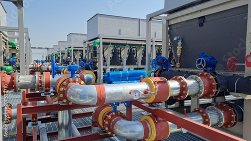 Bild auf Leinwand industrial cooling system and piping network on the rooftop of a modern data cen