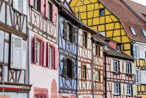Φωτογραφία Vibrant colors of half timbered houses in Little Venice in Colmar, France