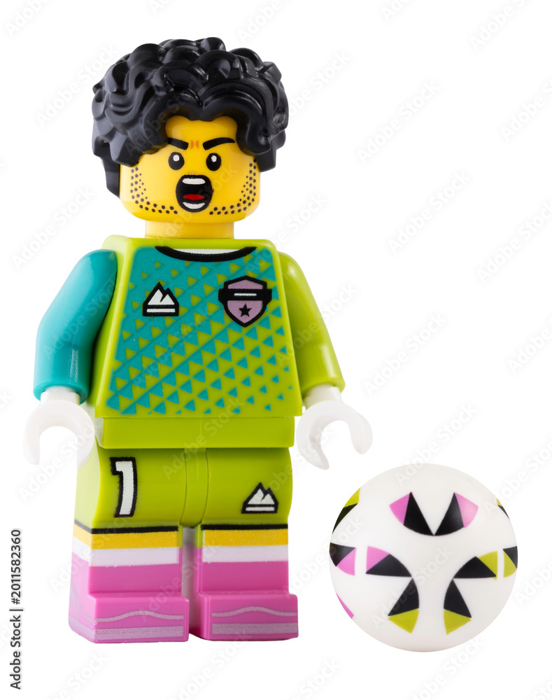 Fototapeta premium Dortmund - Deutschland 6. Mai 2026 - Lego Minifigur Torwart mit Ball