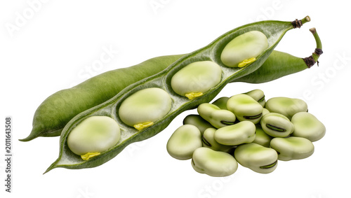 Fotografía Fresh green fava beans in pod and shelled, isolated on transparent background