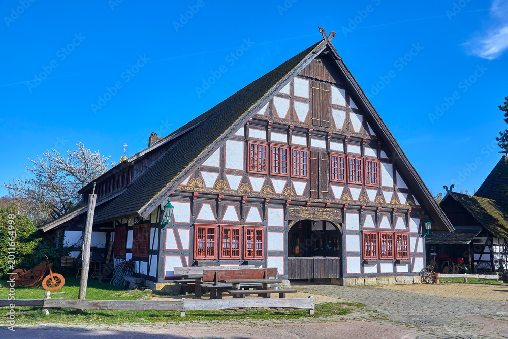 Obraz premium Beautiful traditional half-timbered house in Lower Saxony, Germany.