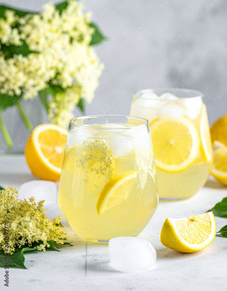 Fototapeta premium Holunderblütenlimonade
