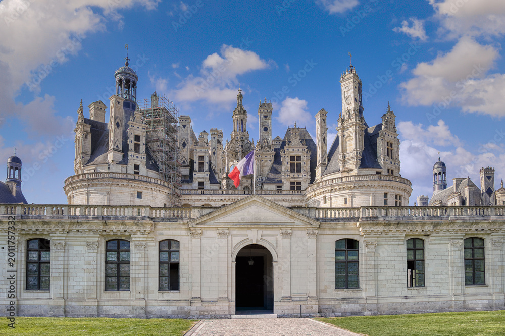 Fototapeta premium The Chateau de Chambord, in the Centre-Val de Loire region, is one of the most recognizable châteaus in the world due to its French Renaissance architecture.