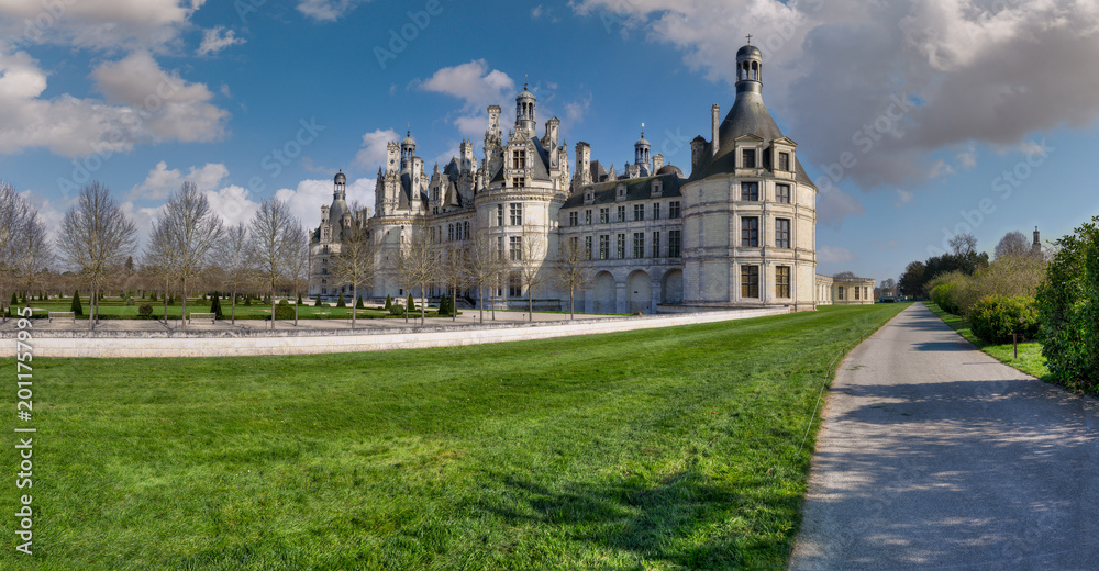 Obraz premium The Chateau de Chambord, in the Centre-Val de Loire region, is one of the most recognizable châteaus in the world due to its French Renaissance architecture.