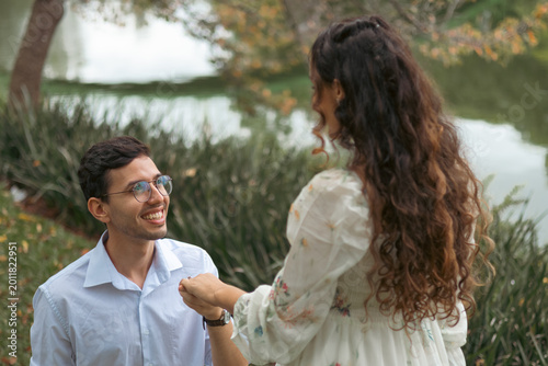Fotografie Romantic proposal moment by lake in park