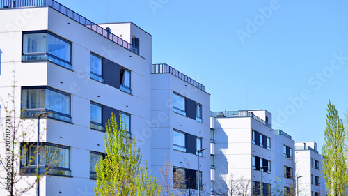 Fotografía European residential architecture harmonizing with nature