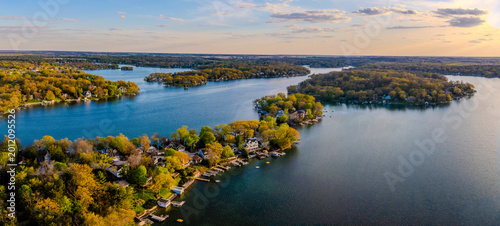 Foto Aerial Panoramic Drone View of Lauderdale Lakes in Elkhorn Wisconsin During Gol