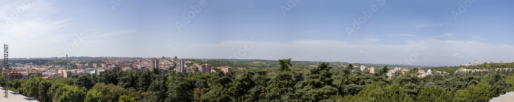 Fototapeta premium Panoramic View of Madrid Skyline and Green Urban Landscape