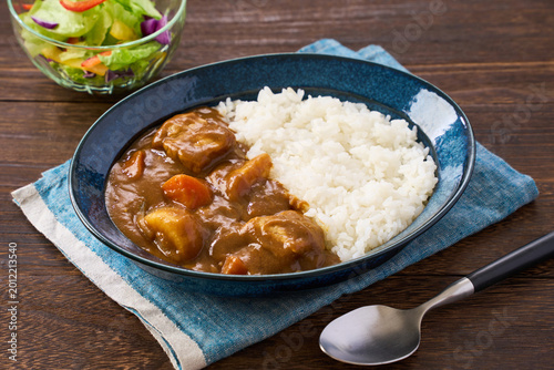 豚肉とじゃがいもの家庭的なカレーライス