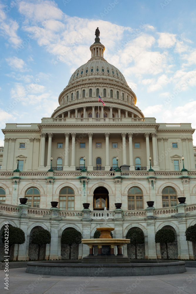 Fototapeta premium The United States Capitol Building with fountain in morning light