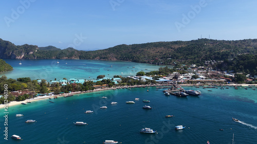 Quadro su tela Aerial View of Phi Phi Island Bay with Boats and Tropical Coastline